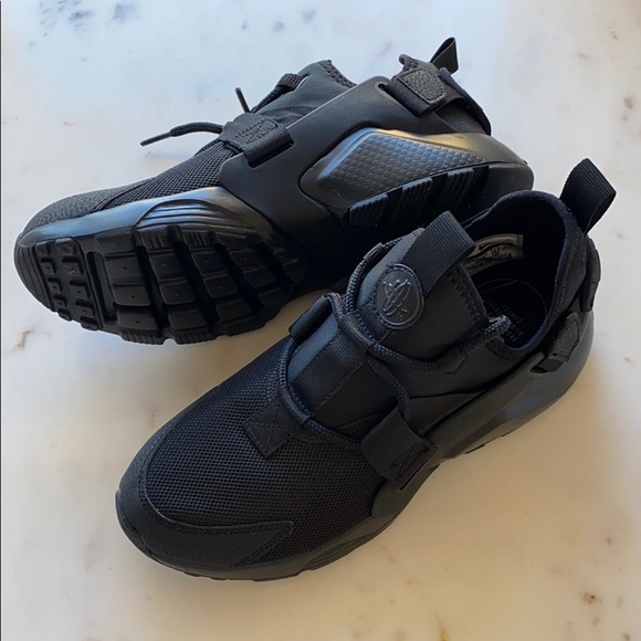New Nike Air huarache city triple black - Picture 8 of 8